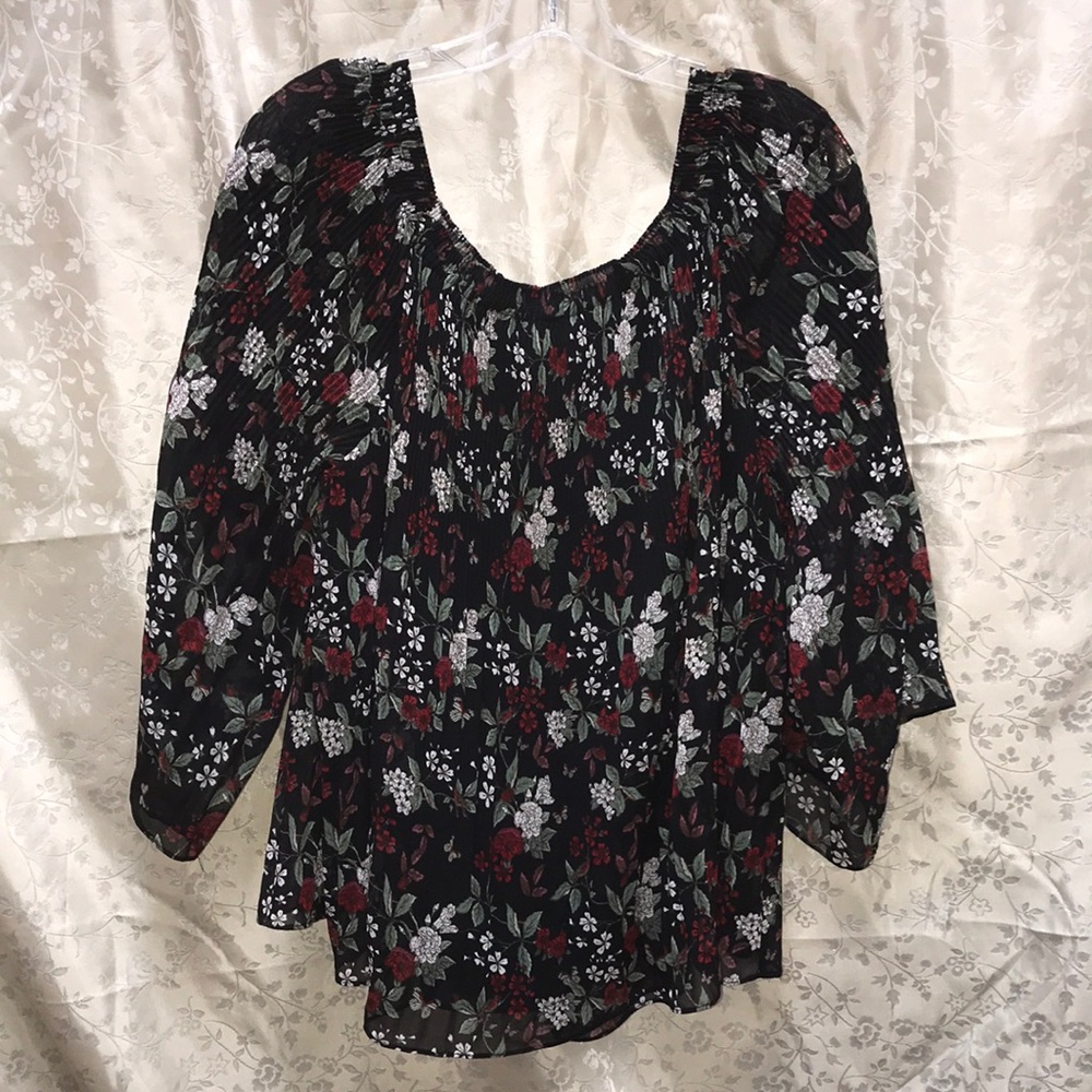 Floral print blouse size medium